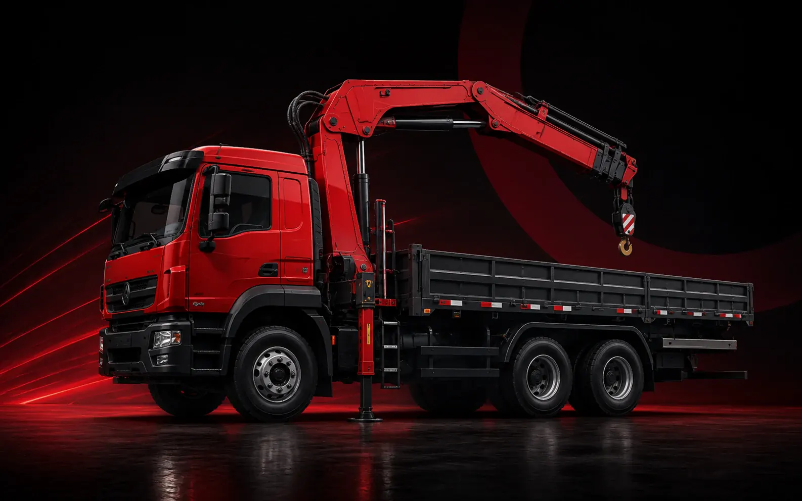 Caminhão vermelho equipado com guindauto hidráulico articulado e gancho de içamento